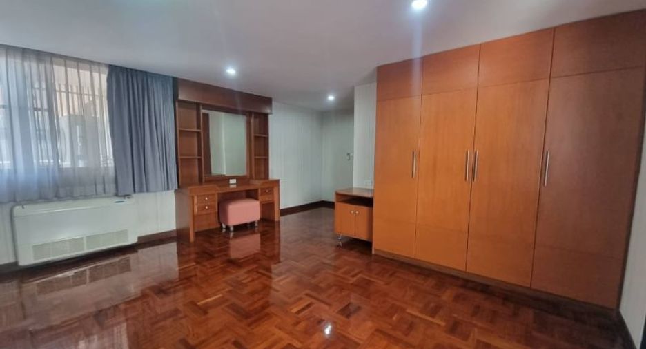 Condo en alquiler de 3 habitaciones en Khlong Toei, Bangkok