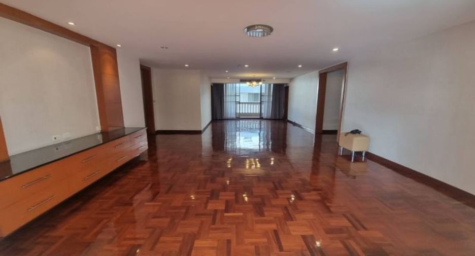 Condo en alquiler de 3 habitaciones en Khlong Toei, Bangkok