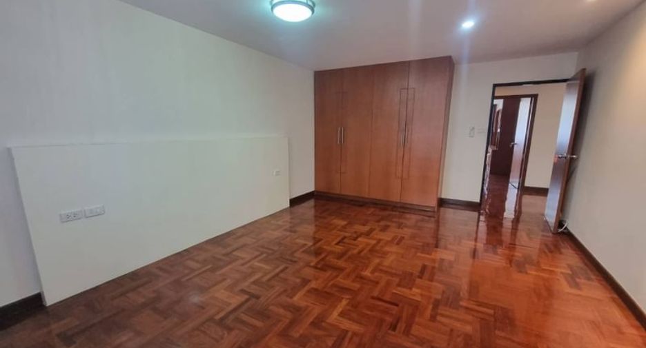 Condo en alquiler de 3 habitaciones en Khlong Toei, Bangkok
