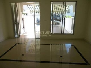 Reihenhaus zur Miete und zum Kauf mit 3 Zimmer in Suan Luang, Bangkok