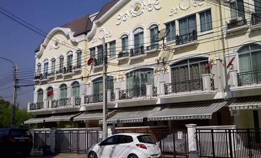 Аренда и продажа 3 спальни таунхаус в Суан Луанг, Бангкок