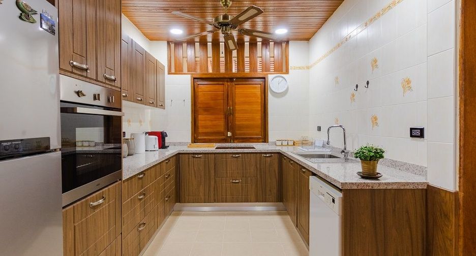 For rent 4 bedrooms villa in Ko Samui, Surat Thani