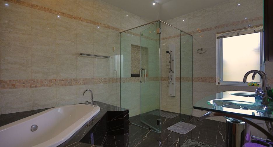 For sale 4 bed house in Bang Lamung, Chonburi