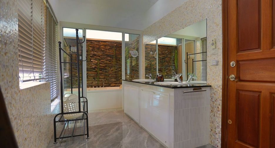 For sale 4 bed house in Bang Lamung, Chonburi