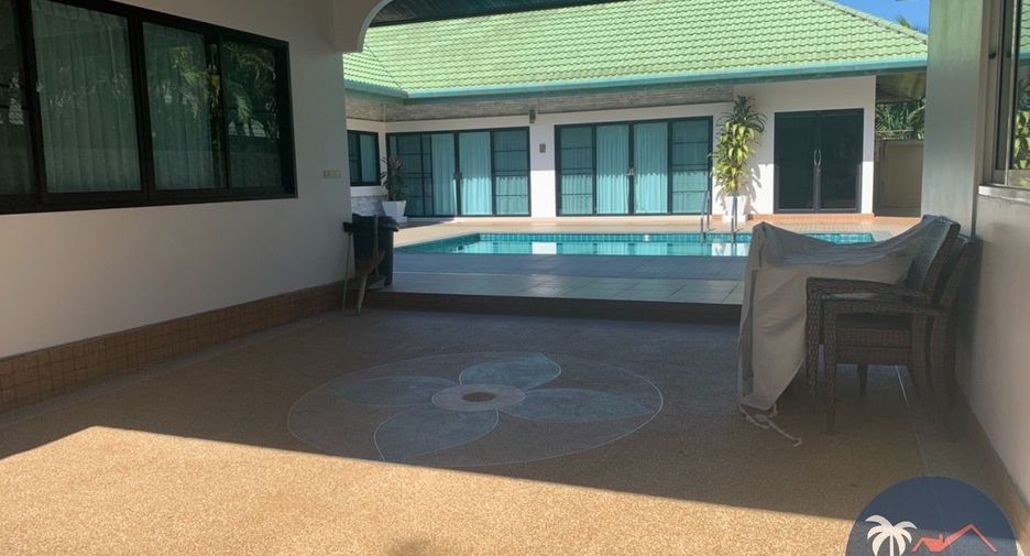 For rent 4 bedrooms villa in Mueang Phuket, Phuket