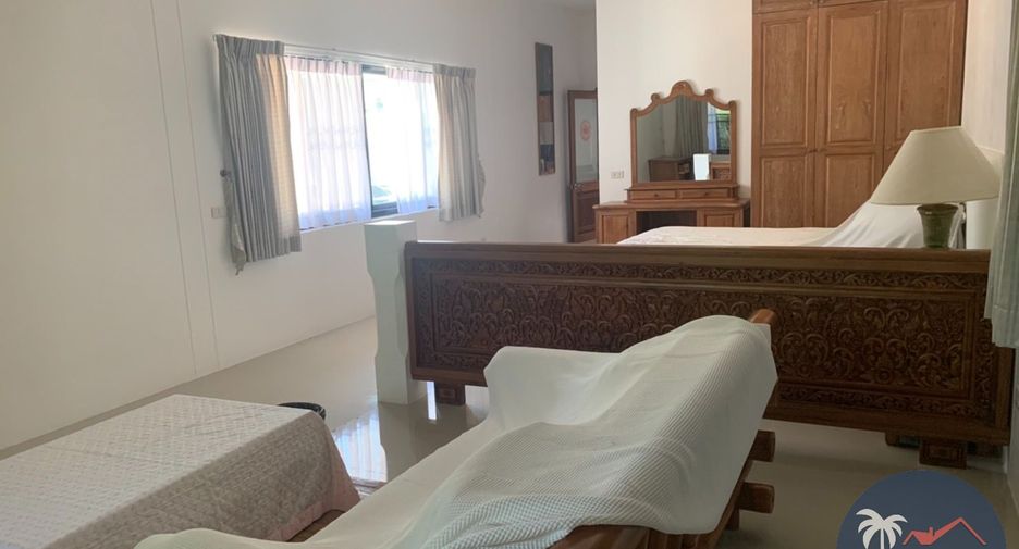 For rent 4 bedrooms villa in Mueang Phuket, Phuket
