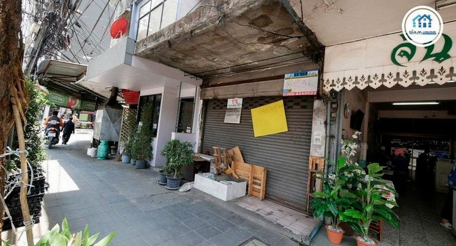 For sale 3 bed retail Space in Chatuchak, Bangkok