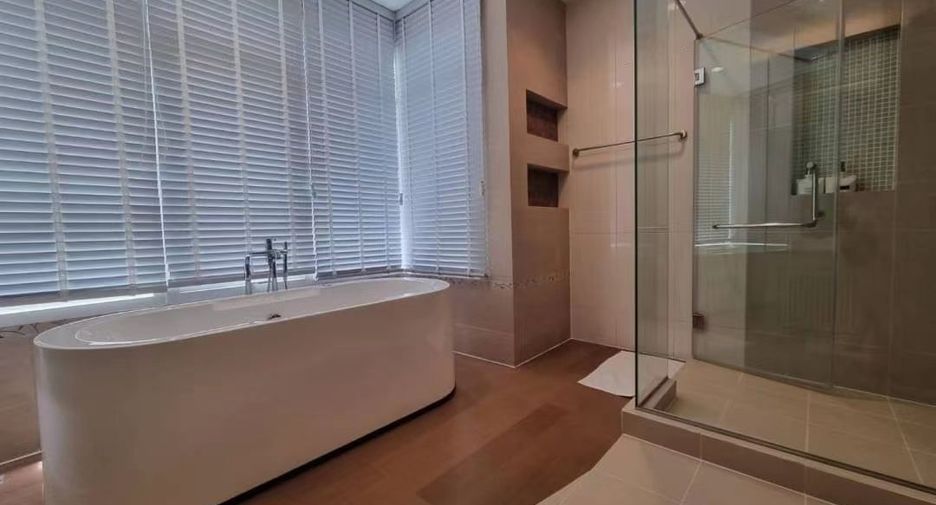 For sale 4 bedrooms house in Sattahip, Chonburi