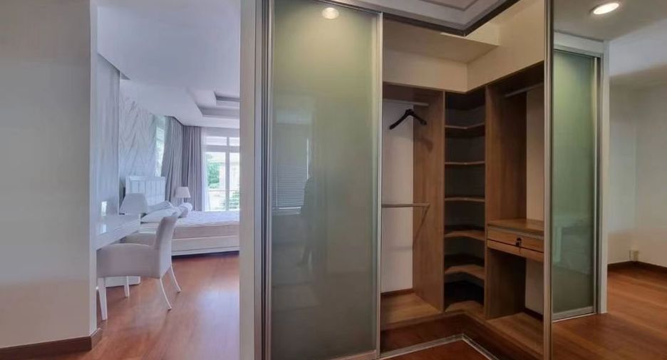 For sale 4 bedrooms house in Sattahip, Chonburi