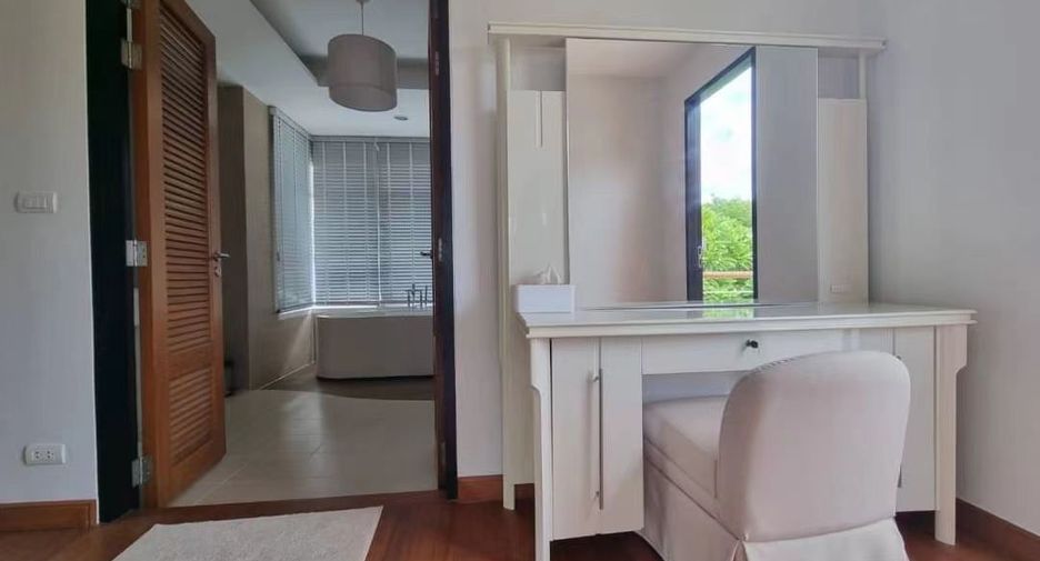 For sale 4 bedrooms house in Sattahip, Chonburi