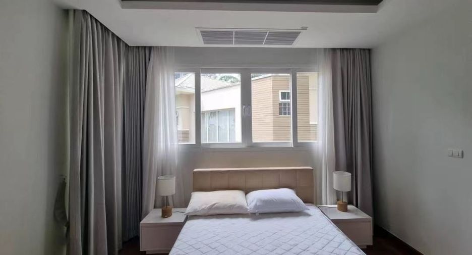 For sale 4 bedrooms house in Sattahip, Chonburi