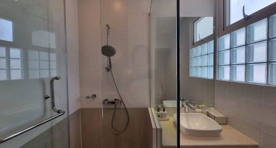 For sale 4 bedrooms house in Sattahip, Chonburi