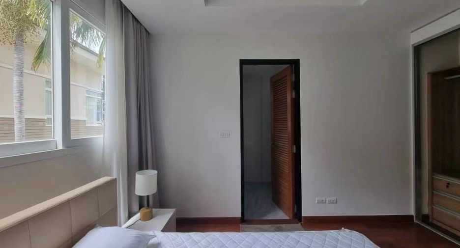 For sale 4 bedrooms house in Sattahip, Chonburi