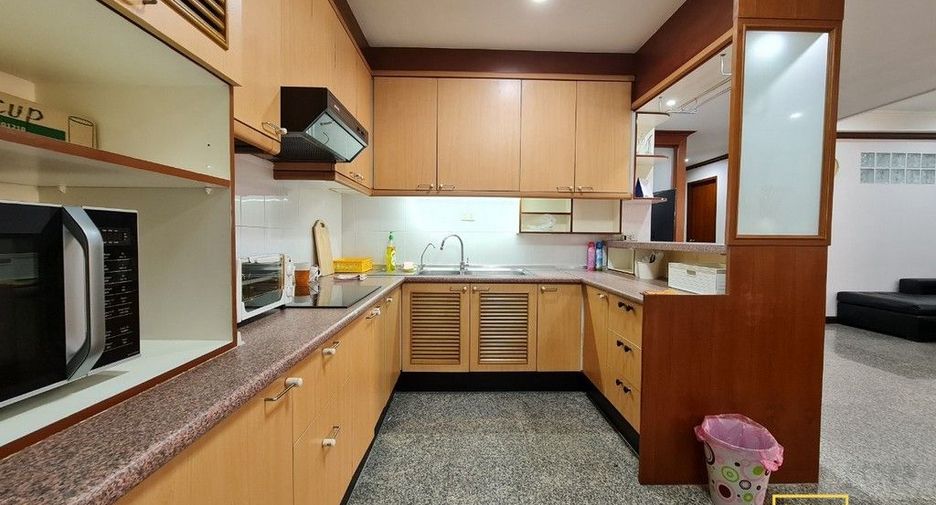 Condo en alquiler de 2 habitaciones en Khlong Toei, Bangkok