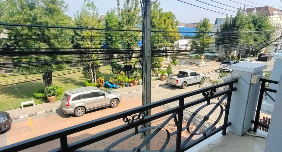 For sale 3 bed retail Space in Suan Luang, Bangkok