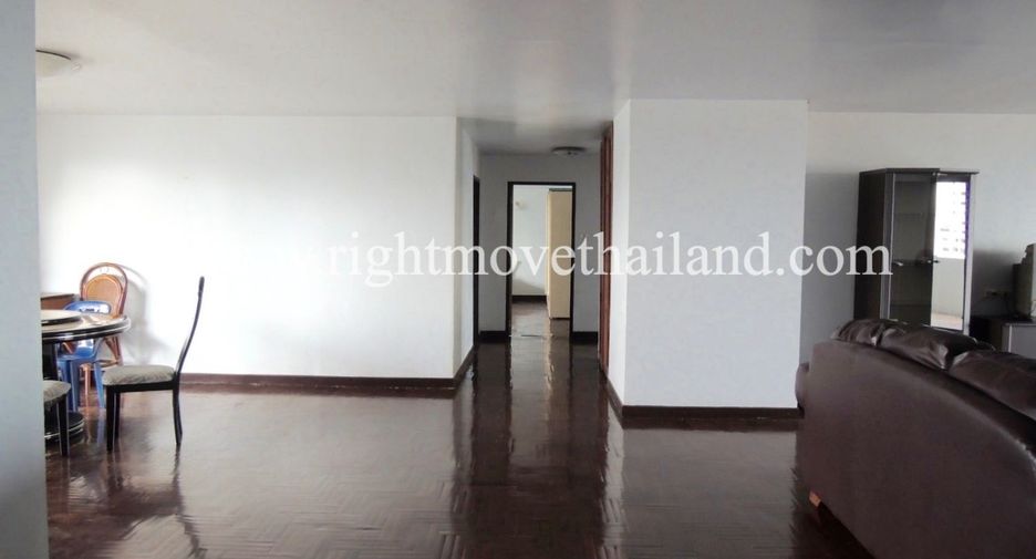 For sale 3 bedrooms condo in Watthana, Bangkok