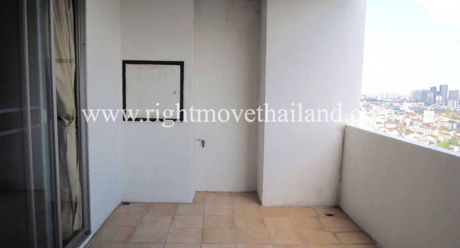 For sale 3 bedrooms condo in Watthana, Bangkok