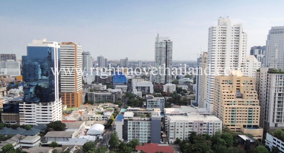 For sale 3 bedrooms condo in Watthana, Bangkok