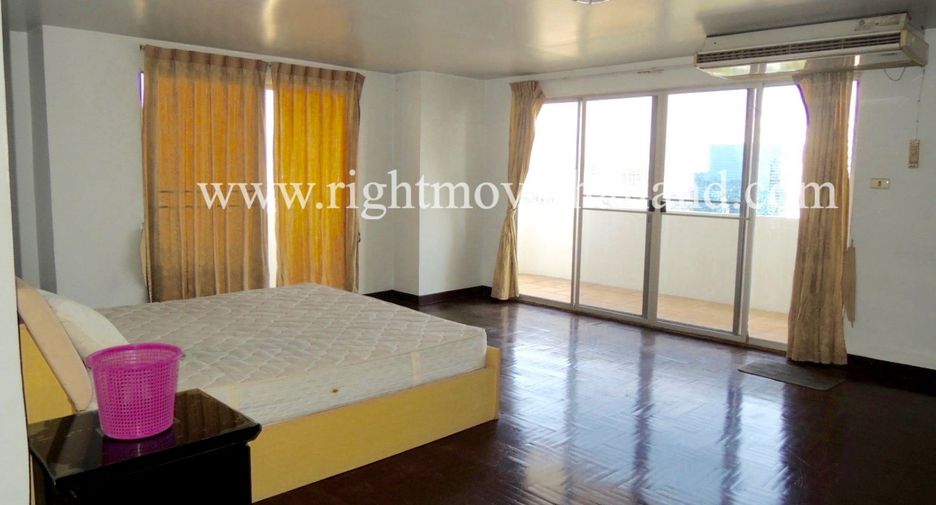 For sale 3 bedrooms condo in Watthana, Bangkok