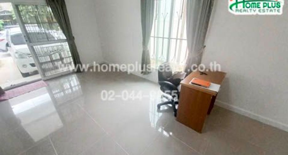 For sale 4 Beds townhouse in Lam Luk Ka, Pathum Thani