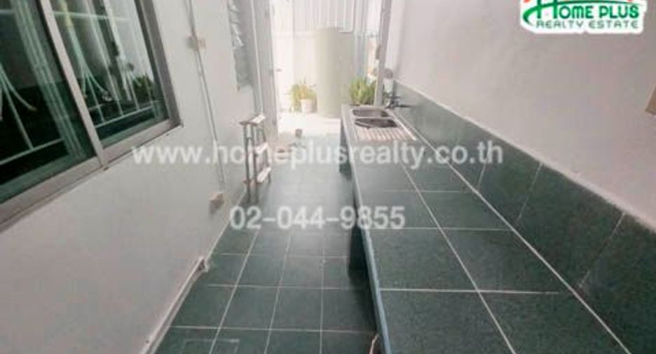 For sale 4 bedrooms townhouse in Lam Luk Ka, Pathum Thani