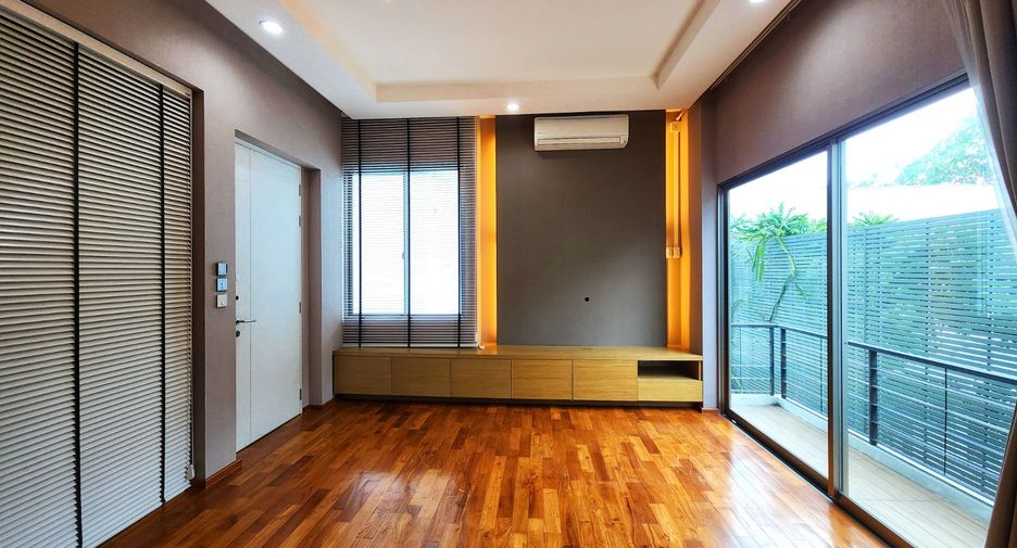 For sale 4 Beds house in Bueng Kum, Bangkok