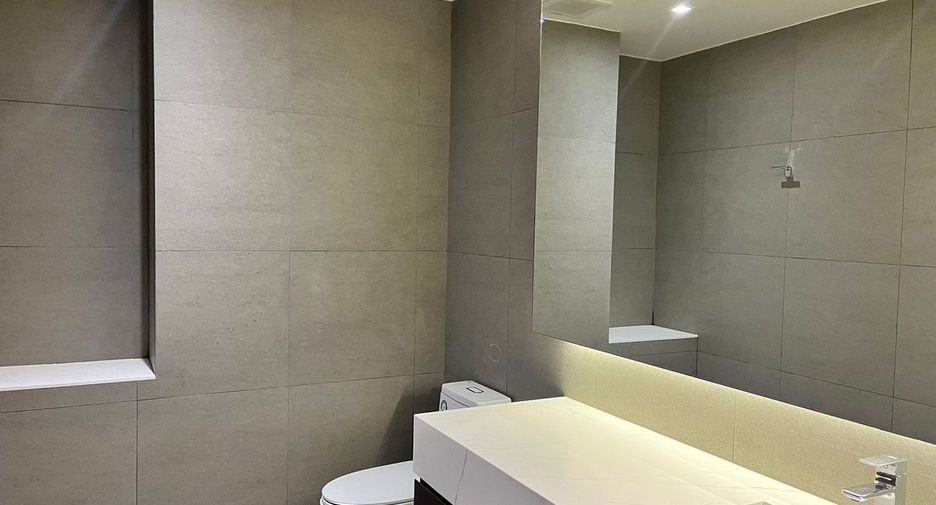 Condo en alquiler de 3 habitaciones en Khlong Toei, Bangkok