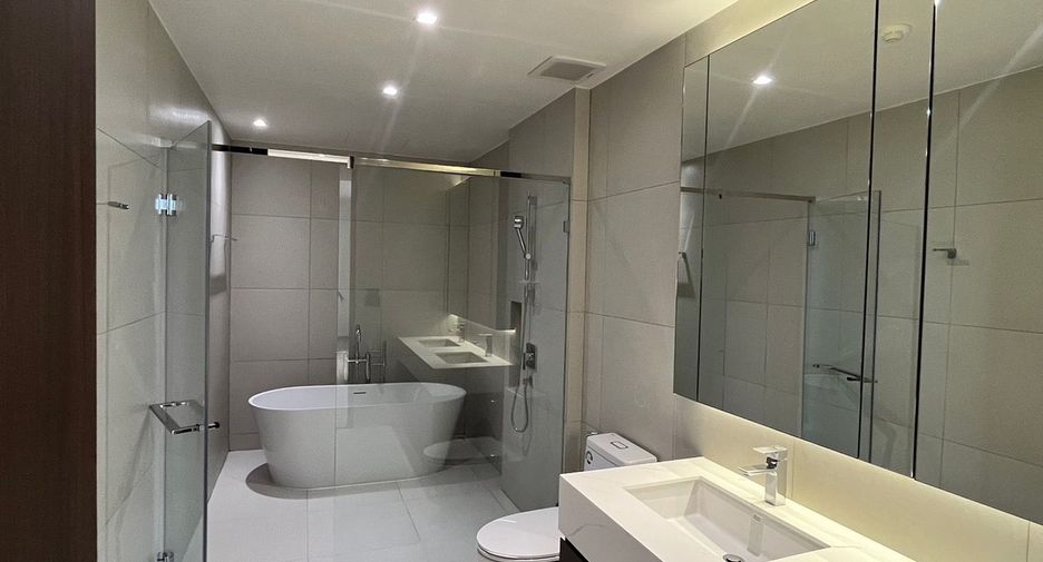 Condo en alquiler de 3 habitaciones en Khlong Toei, Bangkok