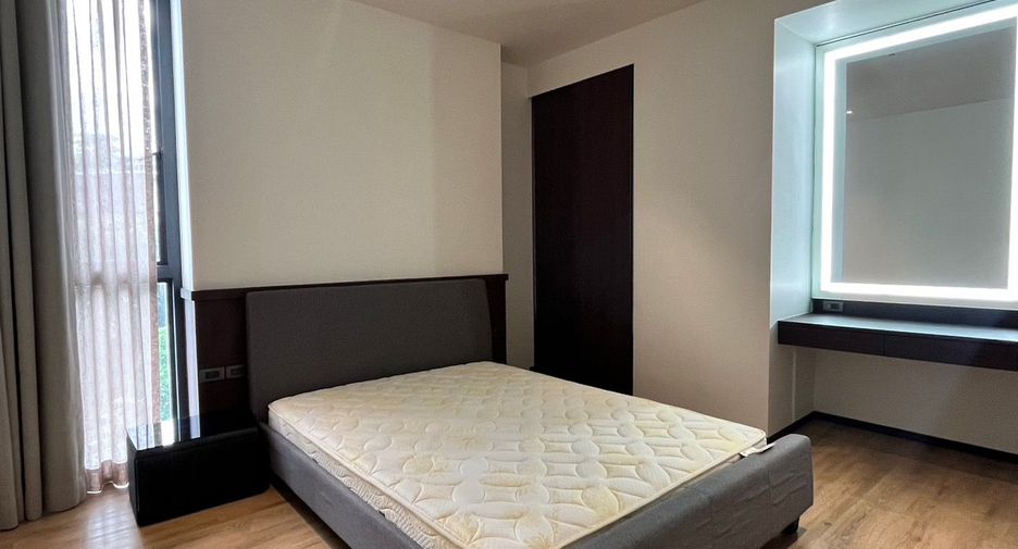 Condo en alquiler de 3 habitaciones en Khlong Toei, Bangkok