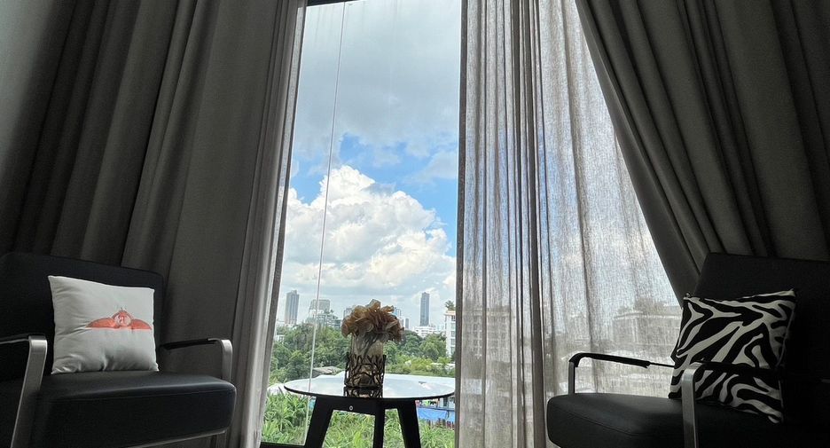 Condo en alquiler de 3 habitaciones en Khlong Toei, Bangkok