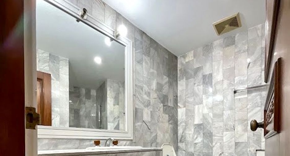 For sale 2 bedrooms condo in Sathon, Bangkok