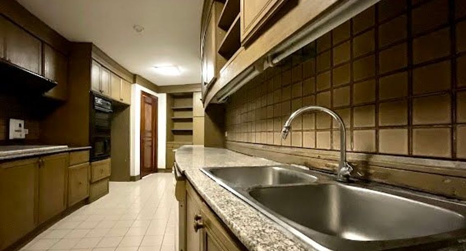 For sale 2 bedrooms condo in Sathon, Bangkok