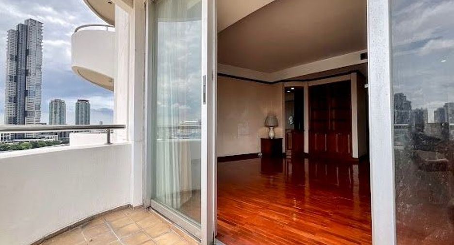 For sale 2 bedrooms condo in Sathon, Bangkok