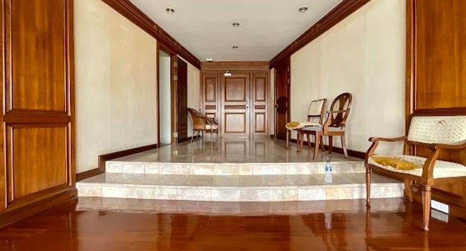 For sale 2 bedrooms condo in Sathon, Bangkok