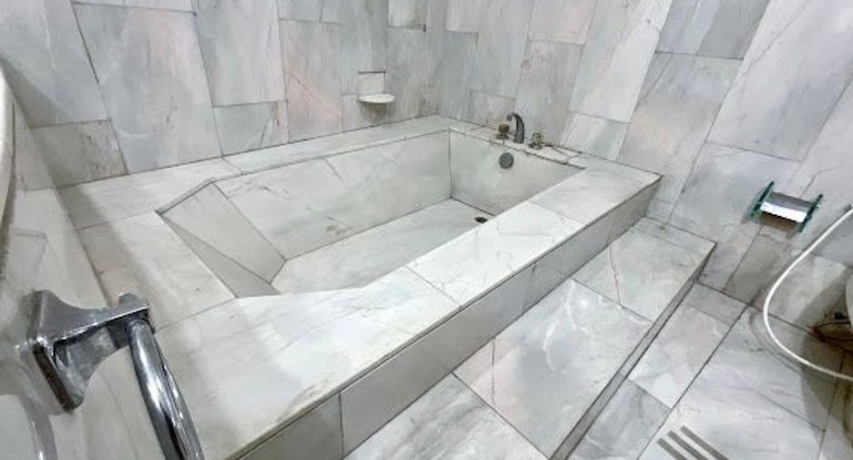 For sale 2 bedrooms condo in Sathon, Bangkok