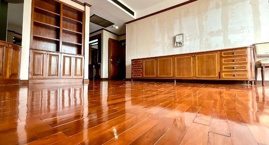 For sale 2 bedrooms condo in Sathon, Bangkok