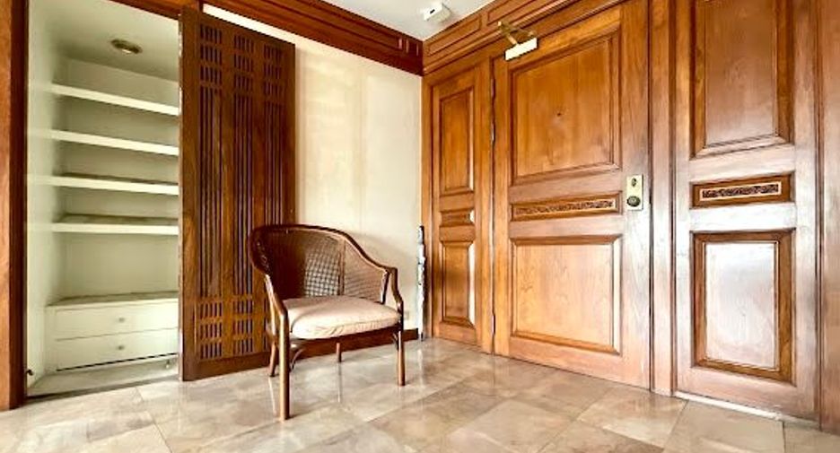 For sale 2 bedrooms condo in Sathon, Bangkok