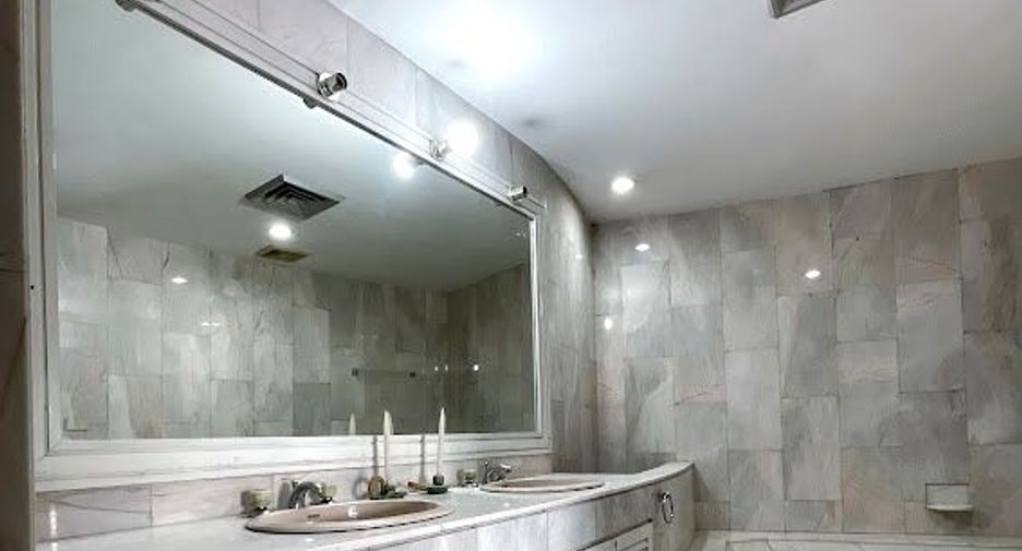 For sale 2 bedrooms condo in Sathon, Bangkok