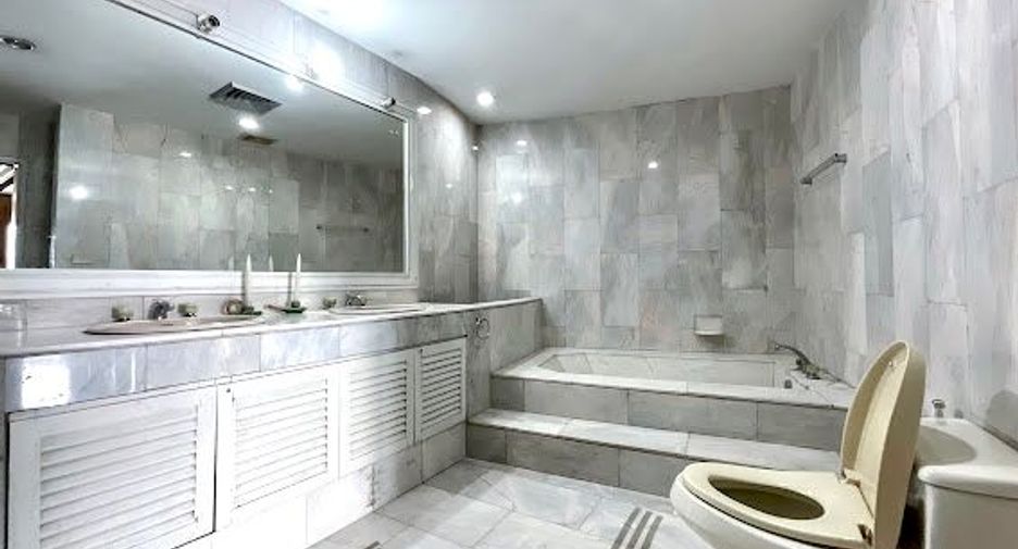 For sale 2 bedrooms condo in Sathon, Bangkok