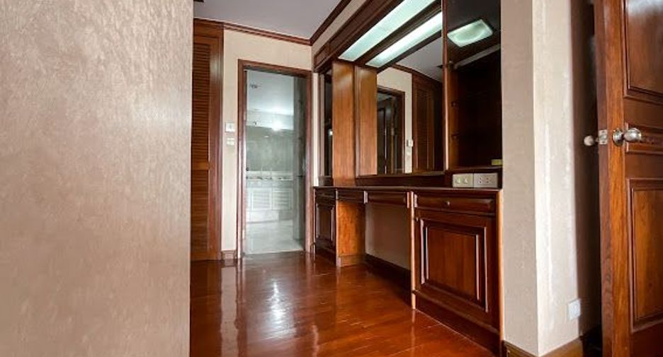 For sale 2 bedrooms condo in Sathon, Bangkok