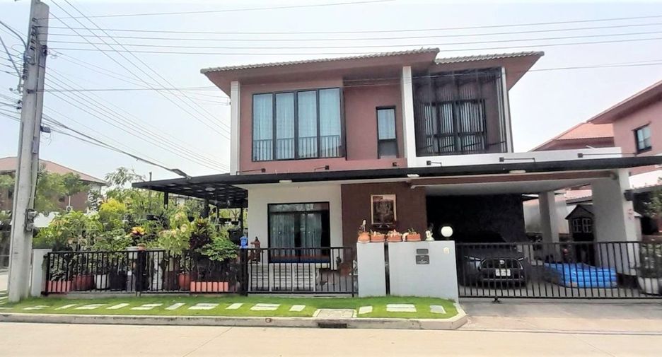 For sale 4 bed house in Khlong Sam Wa, Bangkok