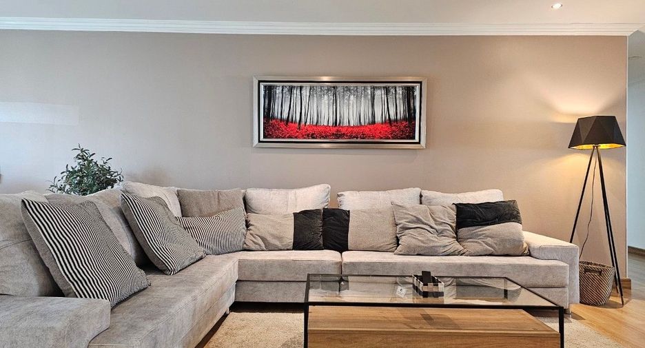 For rent 3 bedrooms condo in Khlong Toei, Bangkok