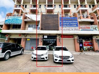 À vendre 5 chambres local commercial à Krathum Baen, Samut Sakhon