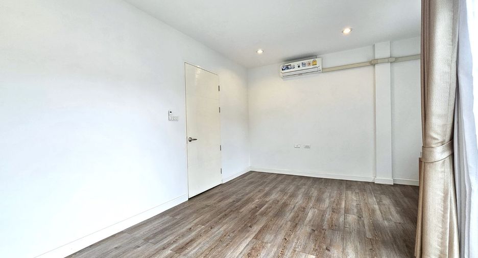For sale 3 bedrooms house in Lak Si, Bangkok