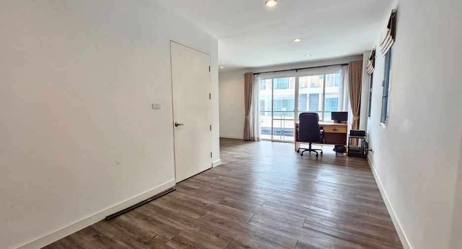 For sale 3 bedrooms house in Lak Si, Bangkok