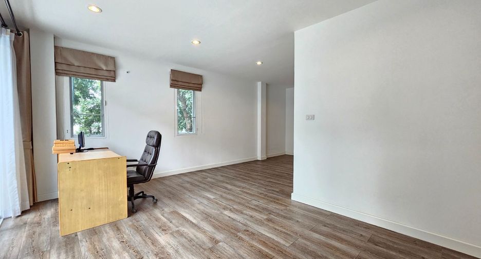 For sale 3 bedrooms house in Lak Si, Bangkok