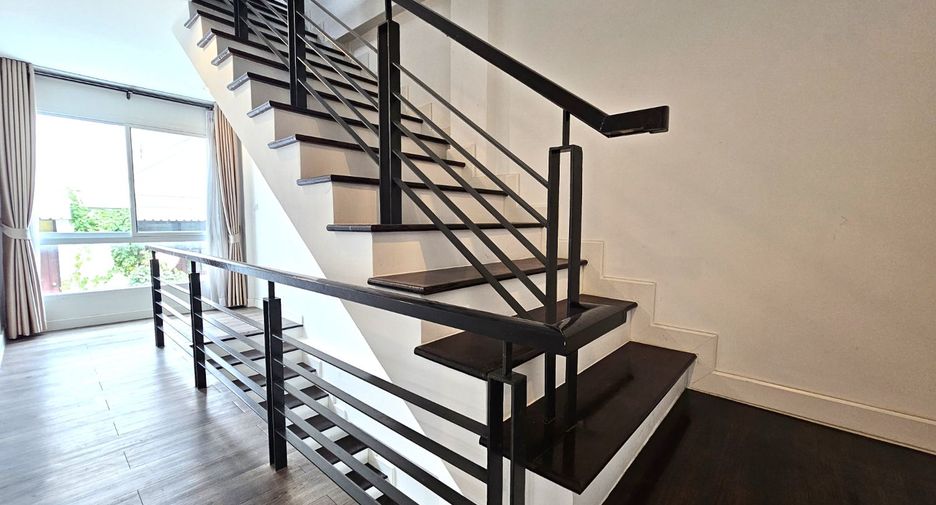 For sale 3 bedrooms house in Lak Si, Bangkok