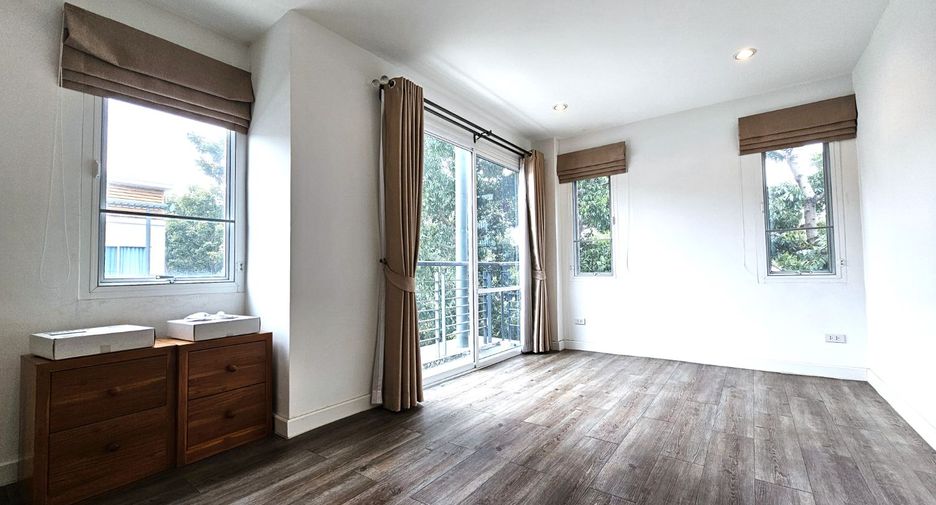 For sale 3 bedrooms house in Lak Si, Bangkok