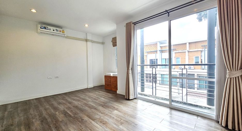 For sale 3 bedrooms house in Lak Si, Bangkok