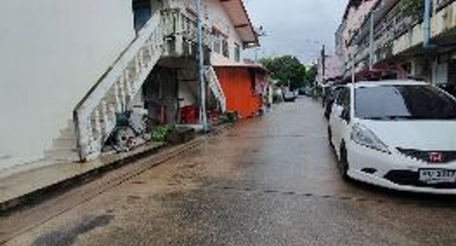 For sale 156 bedrooms apartment in Mueang Samut Prakan, Samut Prakan